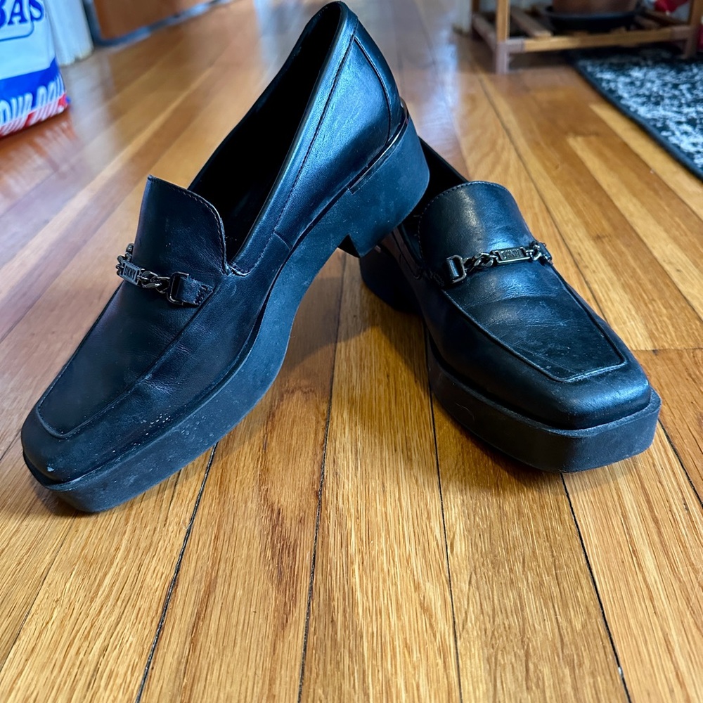 Black Leather DKNY Square Toe Loafers Silver Chain Women’s Size 8.5
